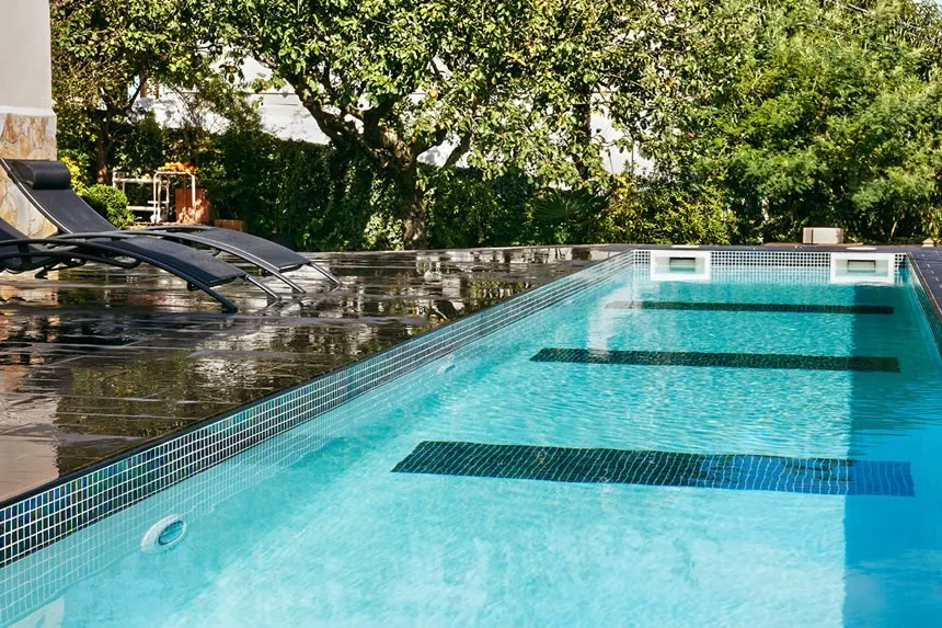 کاشی استخری میکس؛ جلوه‌ای خاص و خلاقانه در طراحی استخر